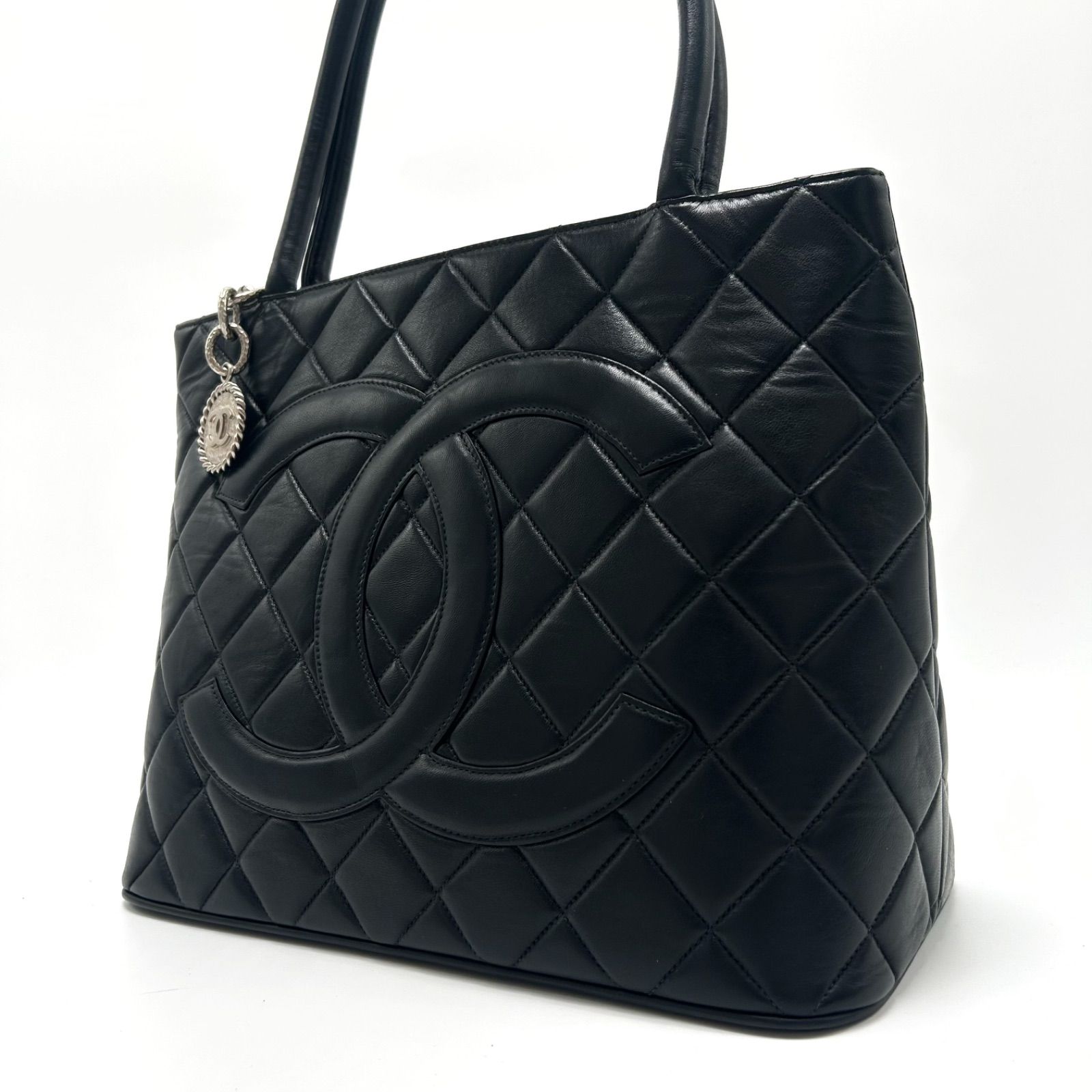 ◎極美品 CHANEL シャネル 復刻トート ラムスキン ココマーク ハンドバッグ 肩掛け チャーム シルバー金具 シール有 レザー ブラック メンズ レディース ユニセックス 84,150円