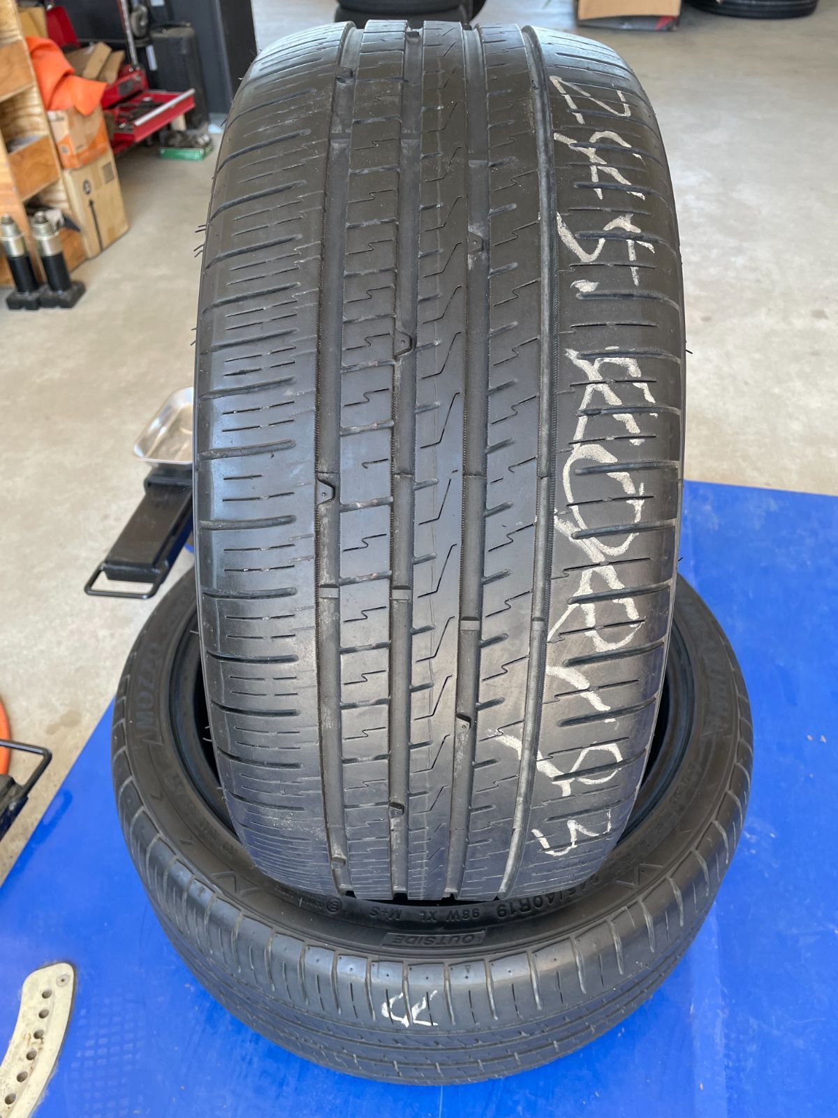 B　デュラターン（DURATURN）245/40R19　19年製　2本　中古品！！
