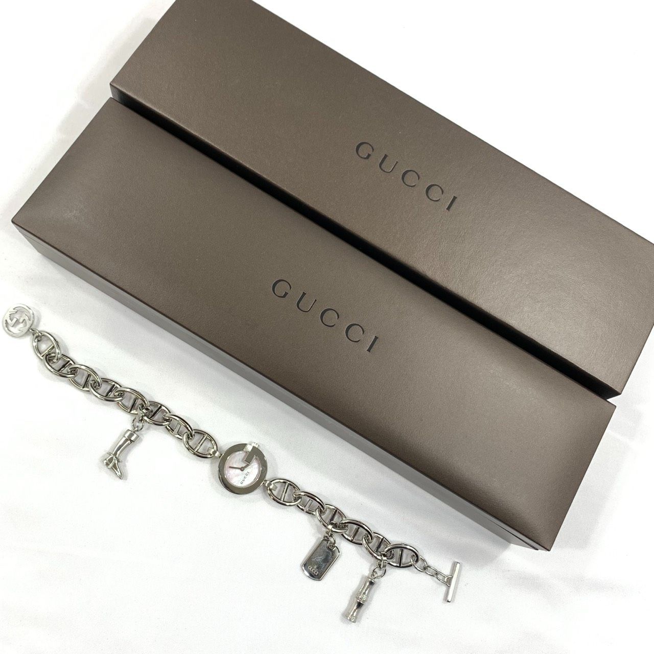 【極美品!! 付属品完備!!】GUCCI グッチ ブレスウォッチ Gチャーム 107 ピンクシェル文字盤 クォーツ SS 11162296 レディース 腕時計 ブランド時計 【極美品!! 付属品完備!!】GUCCI グッチ ブレスウォッチ Gチャーム 107 ピンクシェル文字盤 クォーツ SS 11162296 レディース 腕時計 ブランド時計