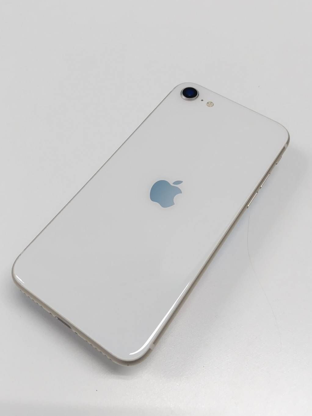【SIMフリー】iPhone SE 第3世代/64GB/A2782〈MMYD3J/A〉 【SIMフリー】iPhone SE 第3世代/64GB/A2782〈MMYD3J/A〉