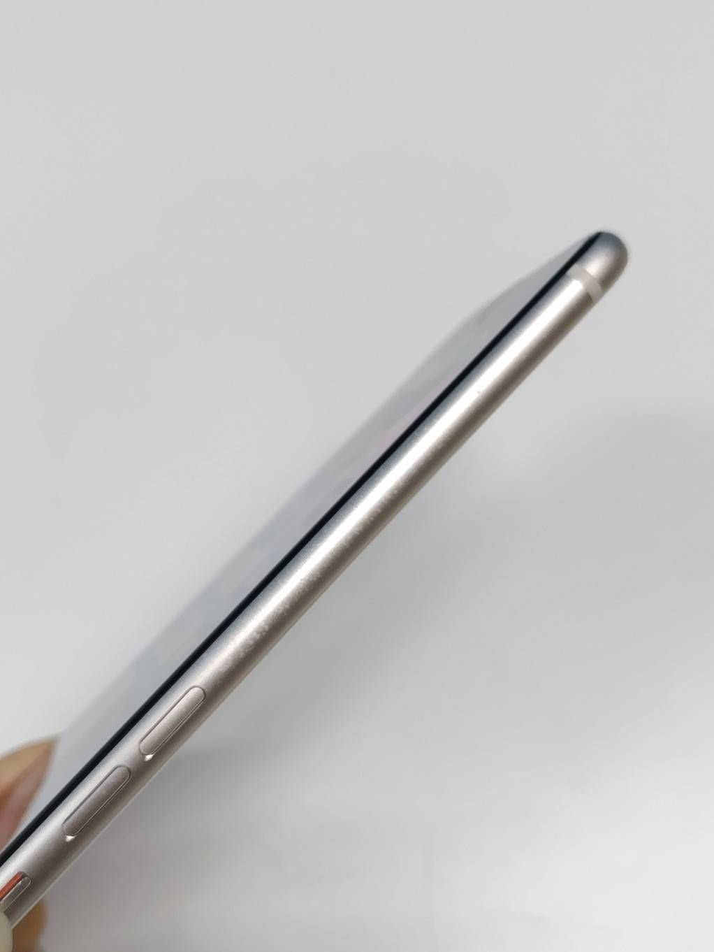 【SIMフリー】iPhone SE 第3世代/64GB/A2782〈MMYD3J/A〉 【SIMフリー】iPhone SE 第3世代/64GB/A2782〈MMYD3J/A〉