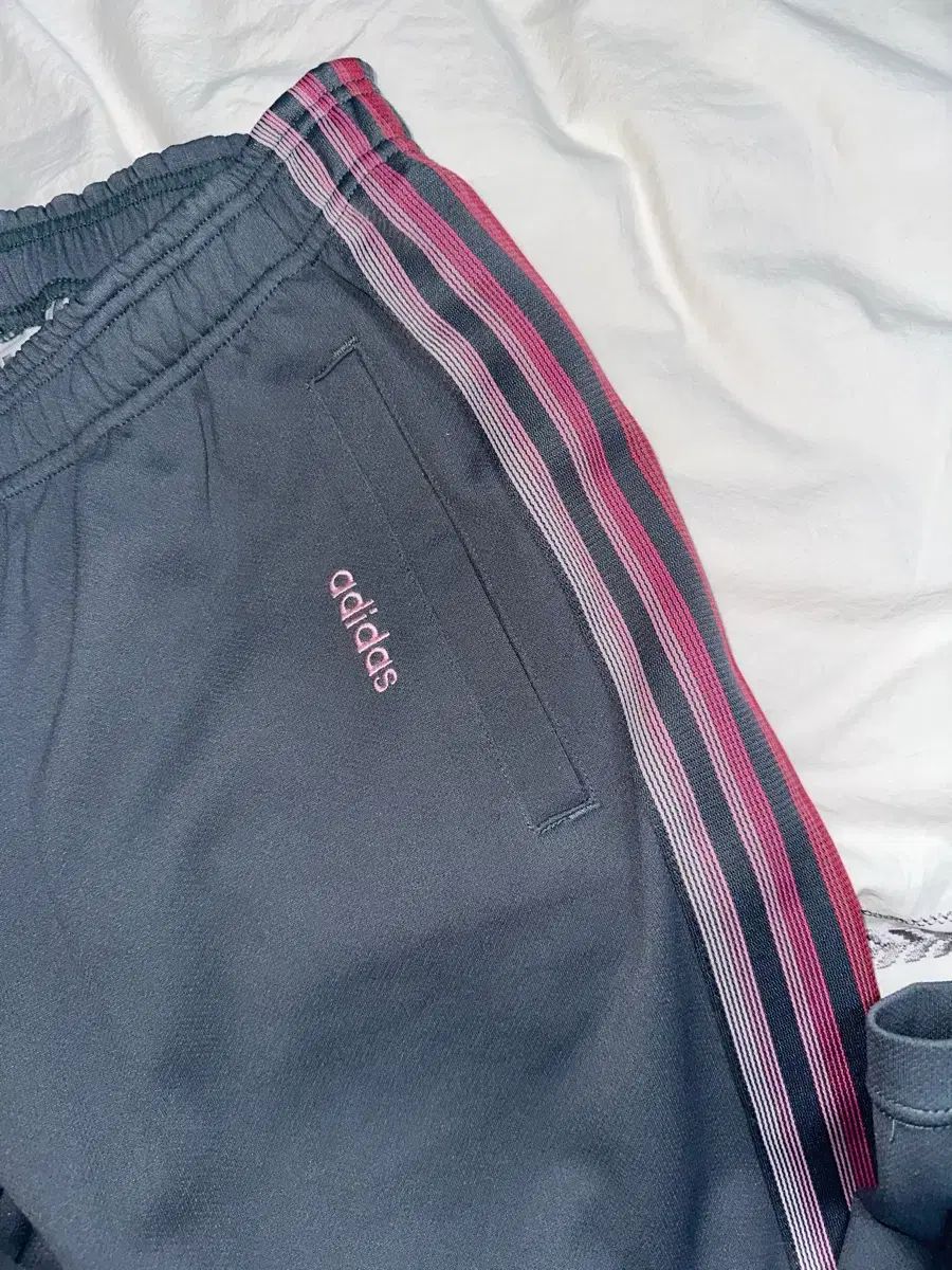 (セットアップ) ヴィンテージ グレー ピンク adidas グラデーション グレー ピンク スポーティー