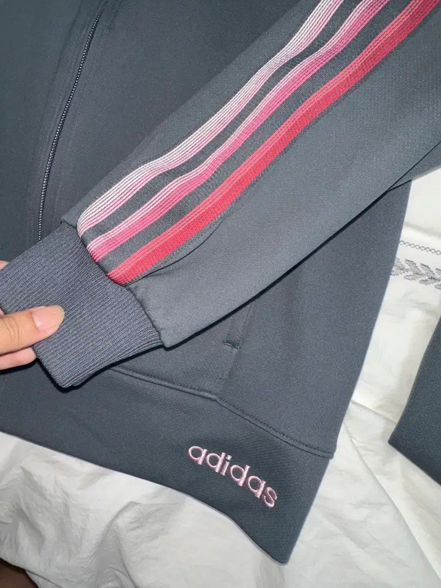 (セットアップ) ヴィンテージ グレー ピンク adidas グラデーション グレー ピンク スポーティー