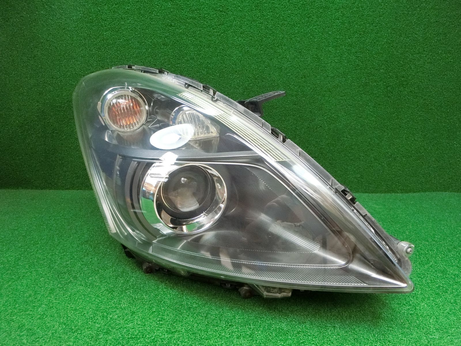 [16198] 送料無料 スズキ スイフト ZC72S 右 ヘッドライト HID STANLEY P9120 研磨済 破損なし