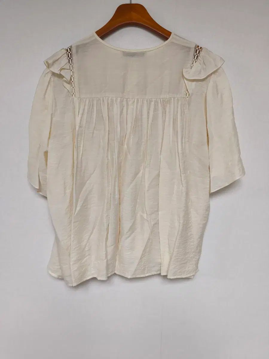 LUCKY CHOUETTE ラッキーシュエトゥ ブラウス アイボリー LUCKY CHOUETTE ラッキーシュエトゥ ブラウス アイボリー