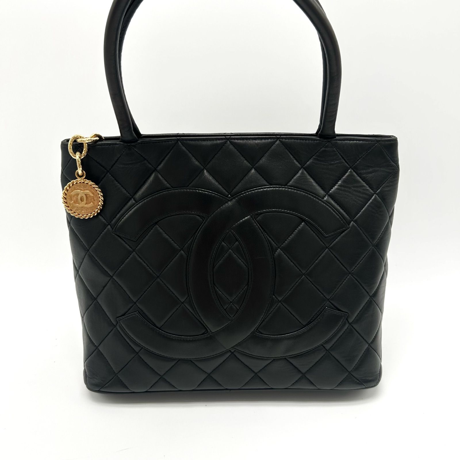 美品 CHANEL シャネル 復刻トート ラムスキン ココマーク ハンドバッグ 肩掛け チャーム ゴールド金具 シール有 レザー ブラック メンズ レディース ユニセックス 美品 CHANEL シャネル 復刻トート ラムスキン ココマーク ハンドバッグ 肩掛け チャーム ゴールド金具 シール有 レザー ブラック メンズ レディース ユニセックス