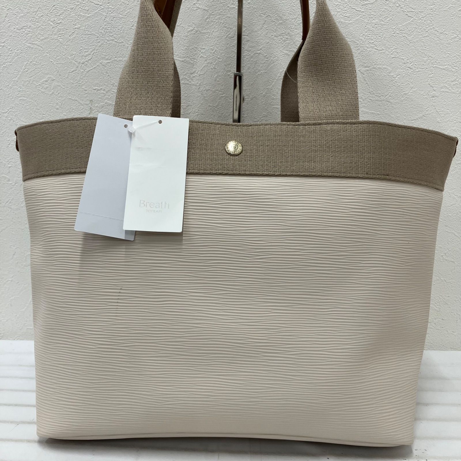 Y4562　【タグ付き】　Breath TOPKAPI　トプカピ　リプルネオレザートートバッグ　トートバッグ　ライトベージュ　ベージュ　レディース　大きめ　通勤　通学　仕事用バッグ　普段使い　ポケット多数