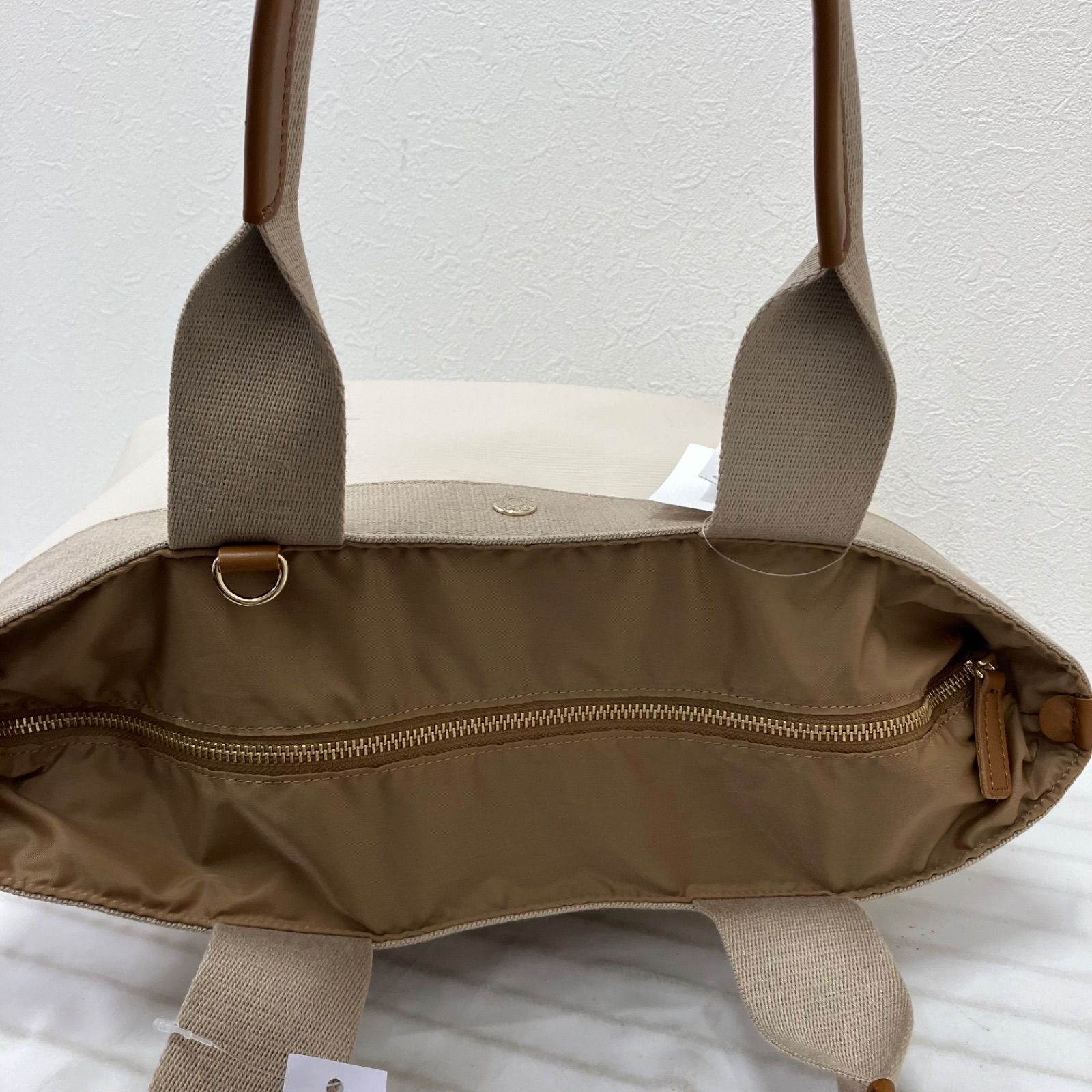 Y4562　【タグ付き】　Breath TOPKAPI　トプカピ　リプルネオレザートートバッグ　トートバッグ　ライトベージュ　ベージュ　レディース　大きめ　通勤　通学　仕事用バッグ　普段使い　ポケット多数
