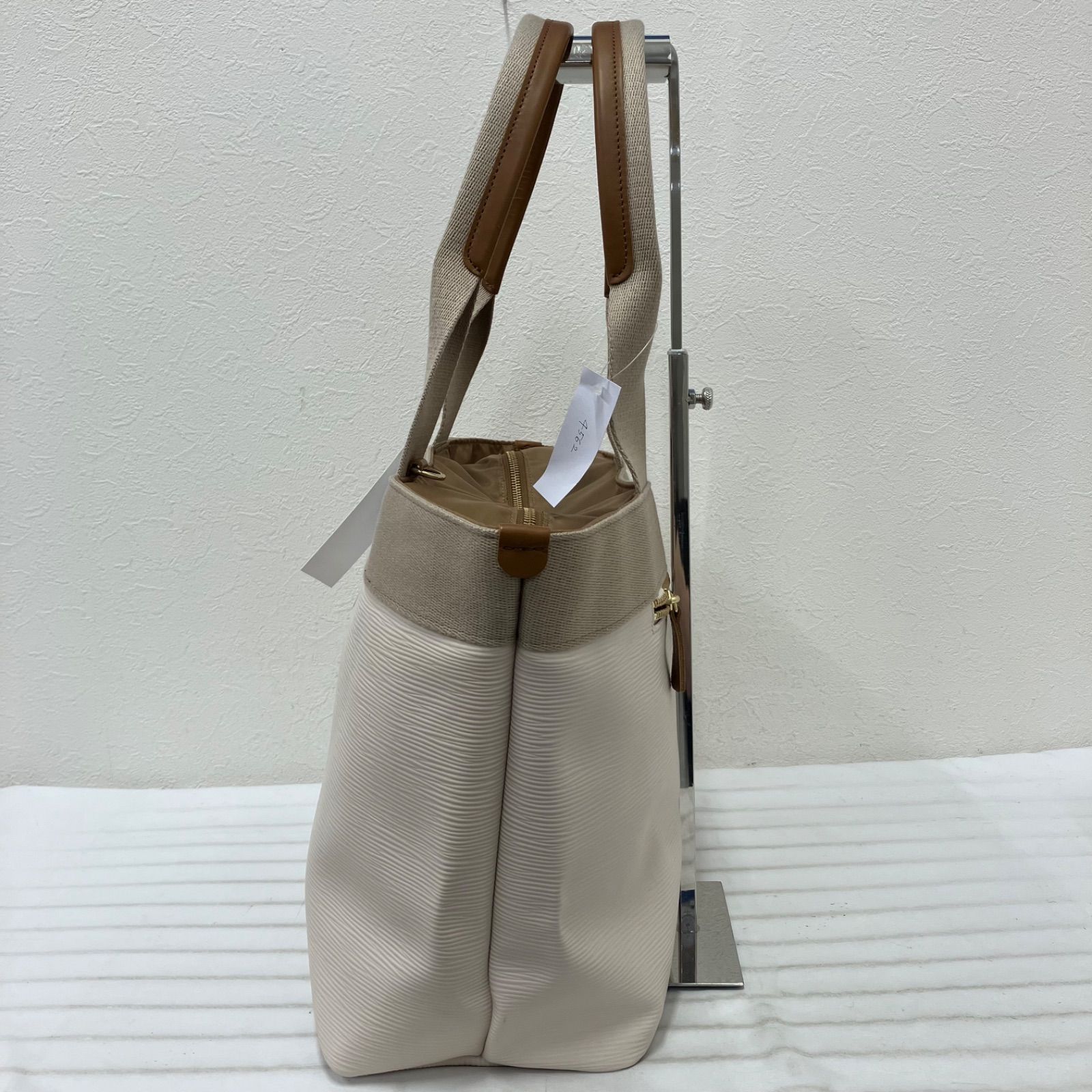 Y4562　【タグ付き】　Breath TOPKAPI　トプカピ　リプルネオレザートートバッグ　トートバッグ　ライトベージュ　ベージュ　レディース　大きめ　通勤　通学　仕事用バッグ　普段使い　ポケット多数