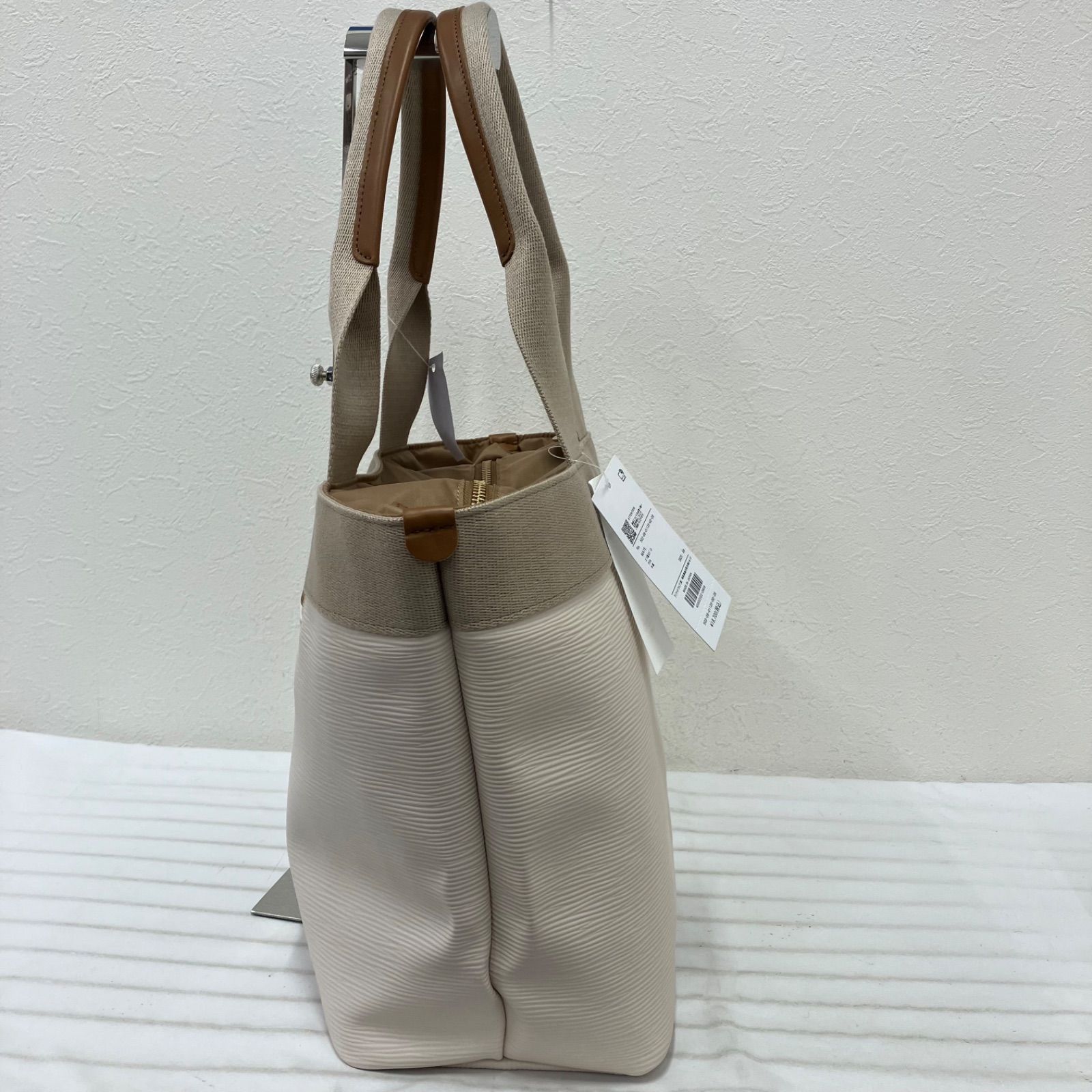 Y4562　【タグ付き】　Breath TOPKAPI　トプカピ　リプルネオレザートートバッグ　トートバッグ　ライトベージュ　ベージュ　レディース　大きめ　通勤　通学　仕事用バッグ　普段使い　ポケット多数