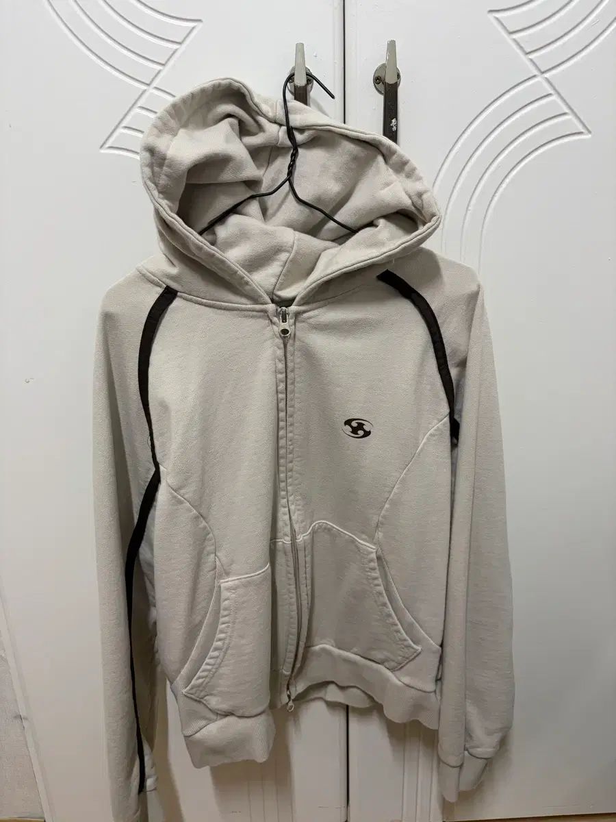 サンサンギアー ジップアップ フーディー ベージュ - 22FW