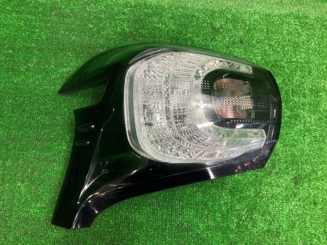 シエンタ NCP175G 左テールランプ・テールライト X   コイト 52-283 81560-52C80 209 シエンタ NCP175G 左テールランプ・テールライト X コイト 52-283