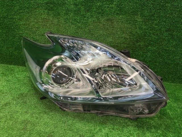 プリウス ZVW30 右ヘッドランプ・ヘッドライト S コイト 47-29 81110-47231 1F7
