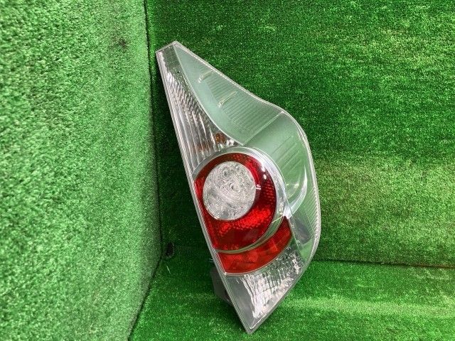 アクア NHP10 右テールランプ・テールライト L スタンレー 52-252 81550-52A83 040