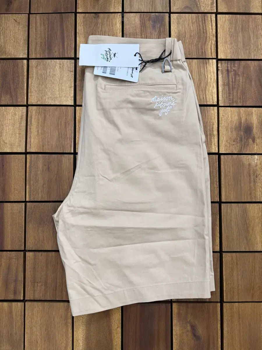 新品)) メゾンキツネ ゴルフ ハーフパンツ ベージュ L