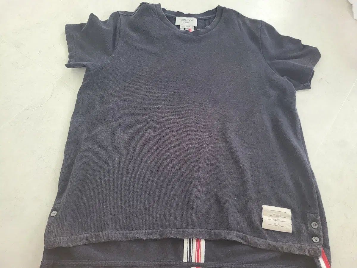 トム・ブラウン バッグ 3本線 Tシャツ