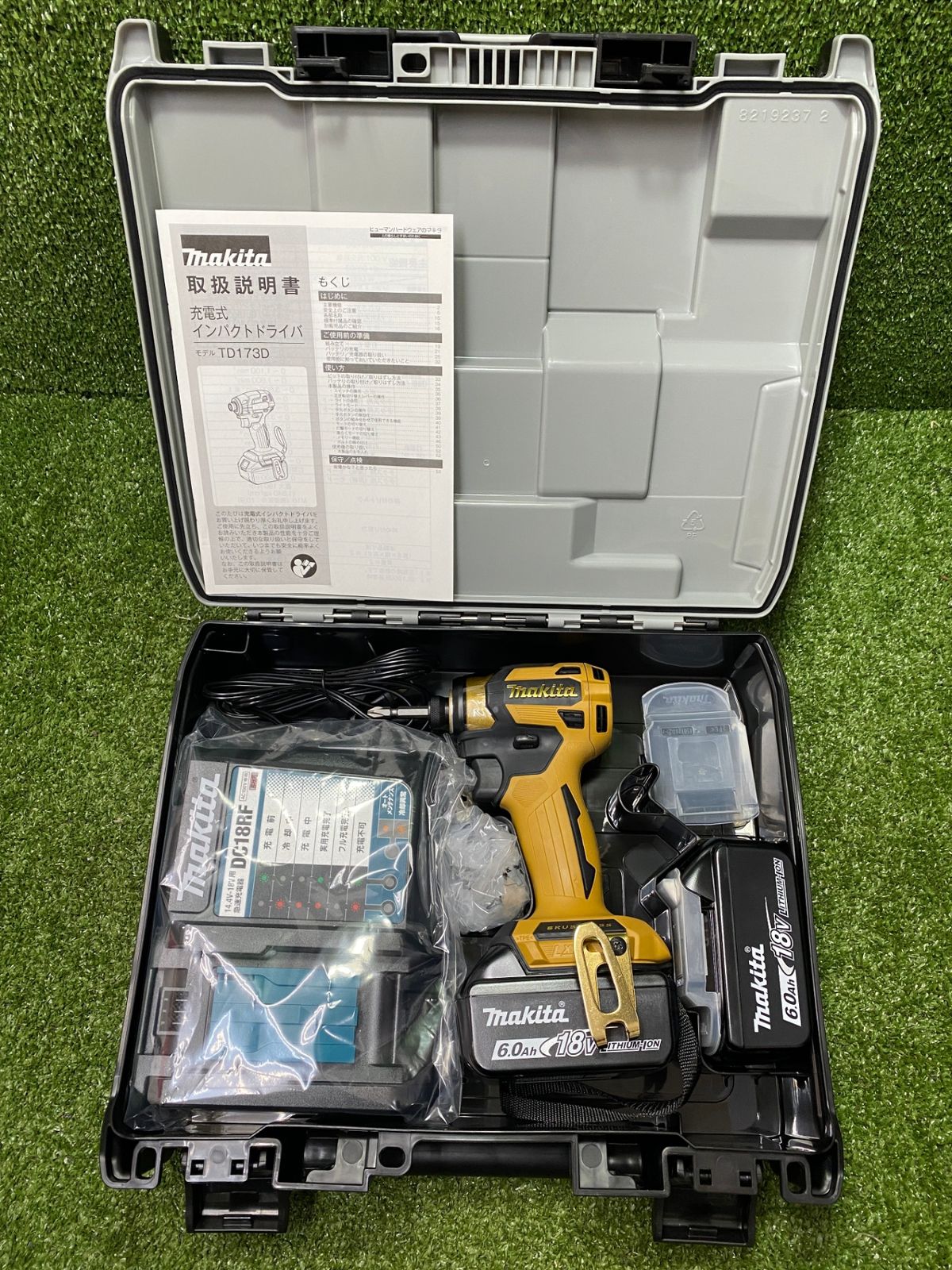 【未使用品】【0902】★makita(マキタ) 18v充電式インパクトドライバ LXT20周年モデル プレミアムイエロー(フルセット) TD173DGXPY　ITU1WHDUX9LW