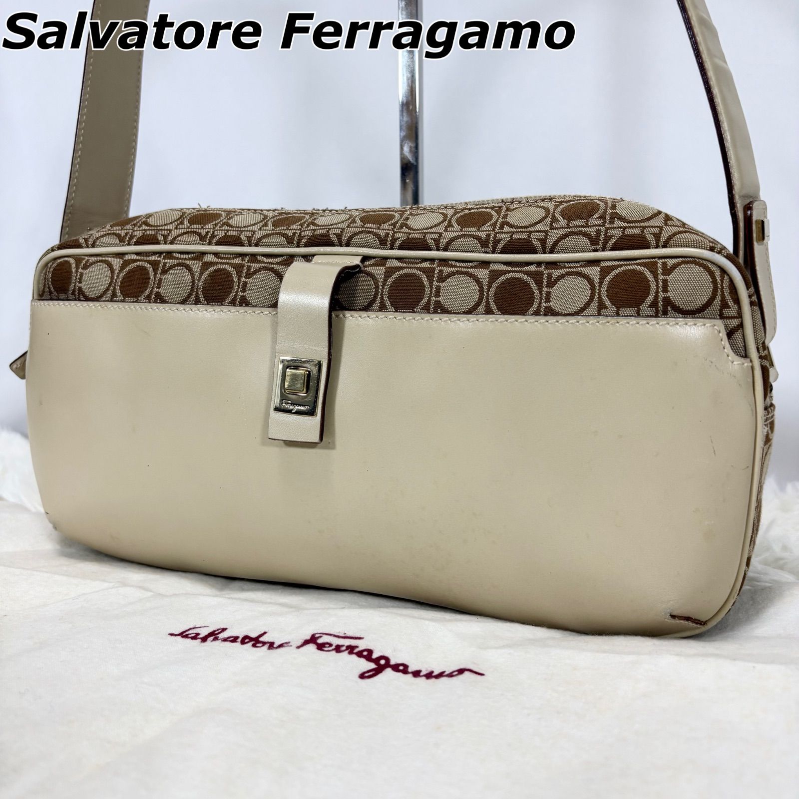 サルヴァトーレフェラガモ Salvatore Ferragamo ショルダーバッグ ハンドバッグ ガンチーニ ロゴ金具 ロゴ刻印 保存袋付き イタリア製 AF-212780