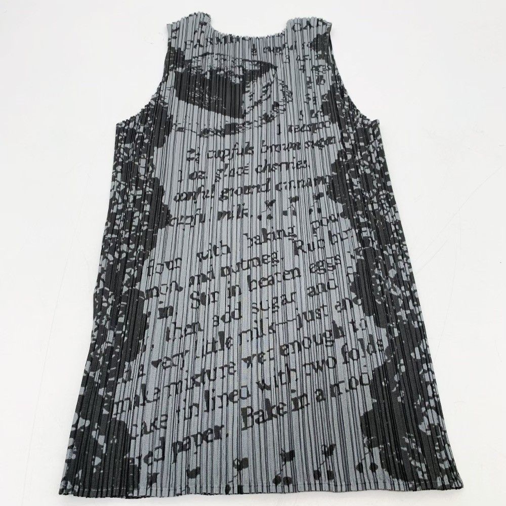 極美品 PLEATSPLEASE プリーツプリーズ ISSEY MIYAKE イッセイミヤケ アルファベット デザイン トップス ノースリーブ タンクトップ カットソー グレー x ブラック サイズ3