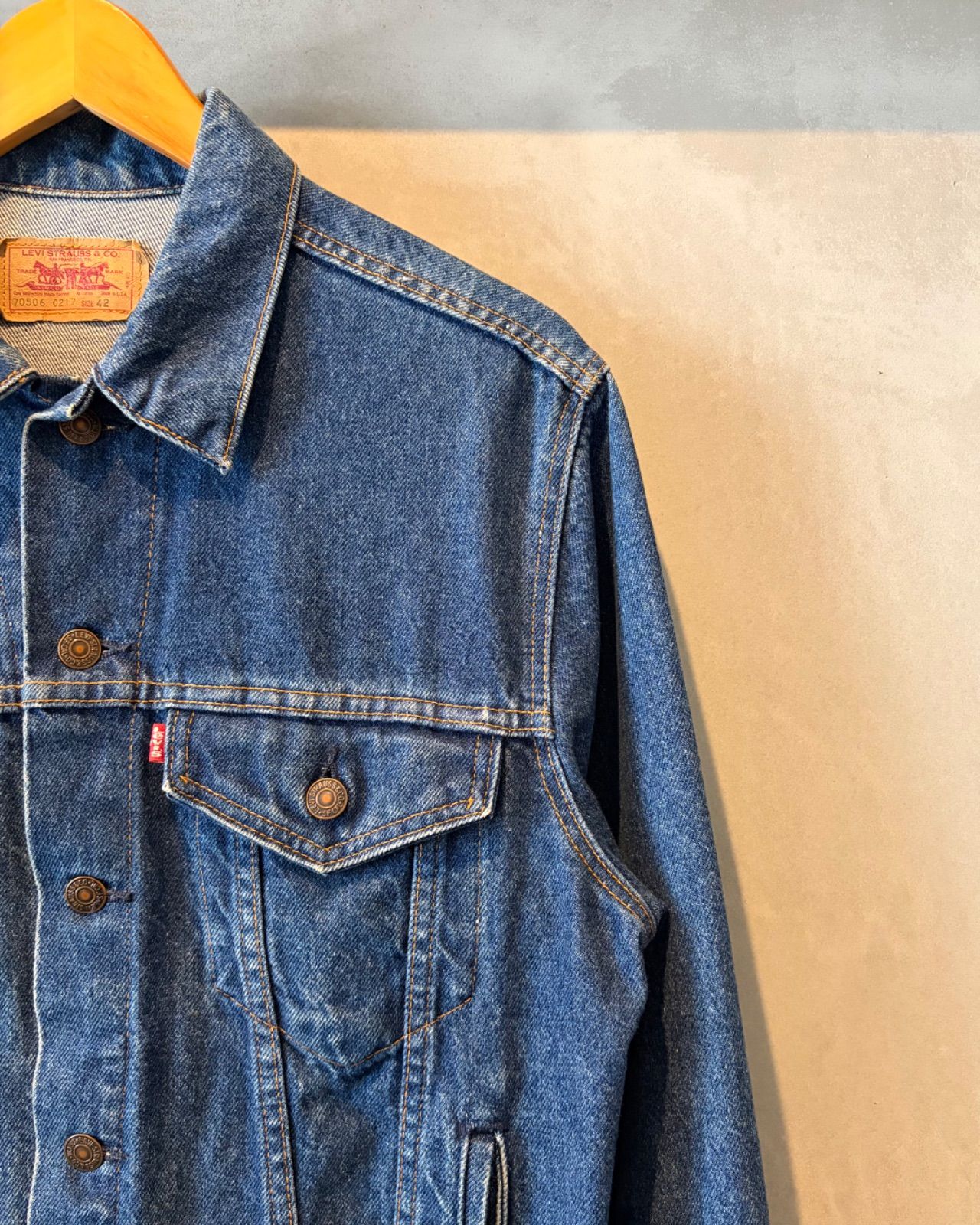 80〜90's Levi's 70506-0217-Denim Jacket-(size 42)Made in U.S.A.