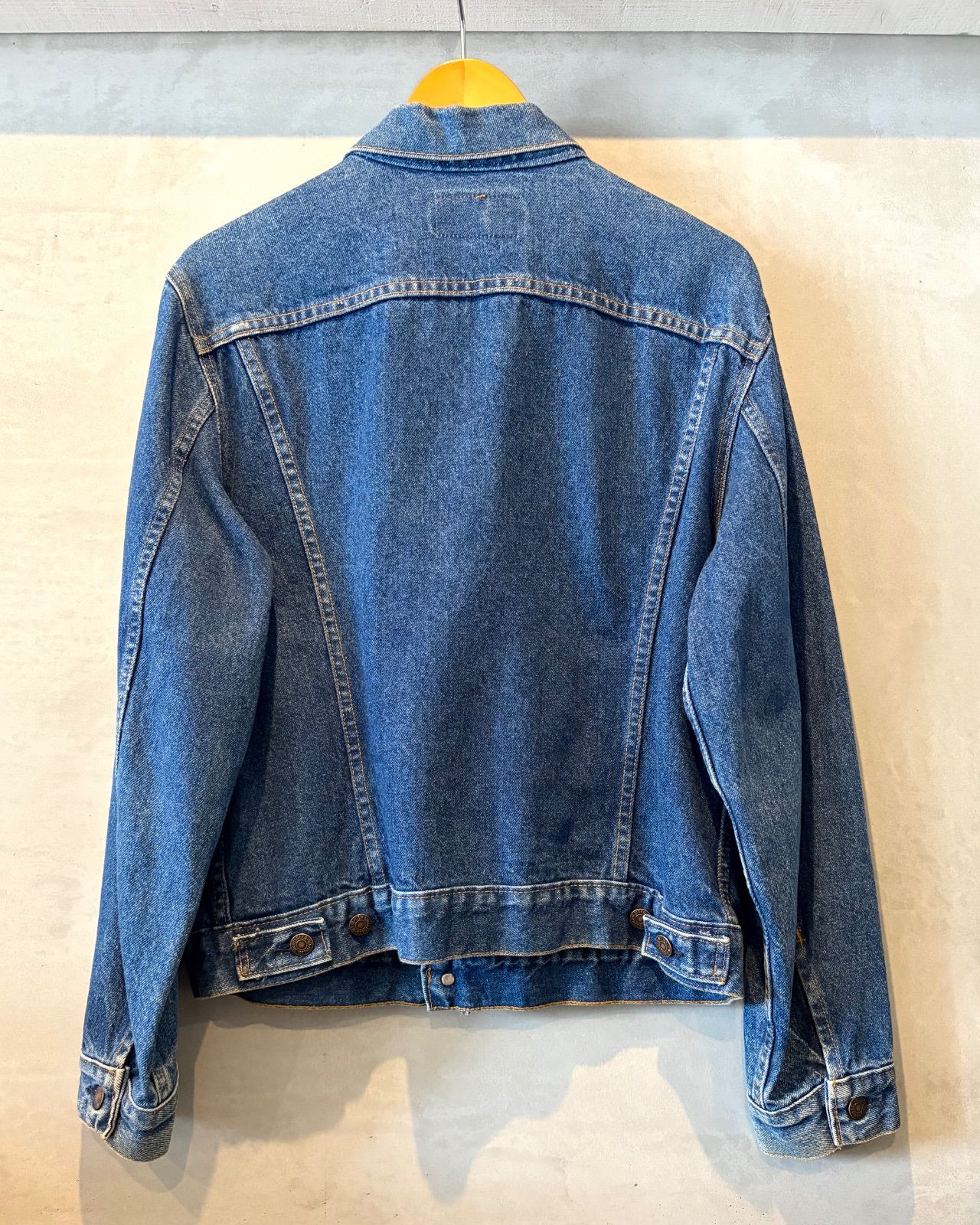 80〜90's Levi's 70506-0217-Denim Jacket-(size 42)Made in U.S.A.
