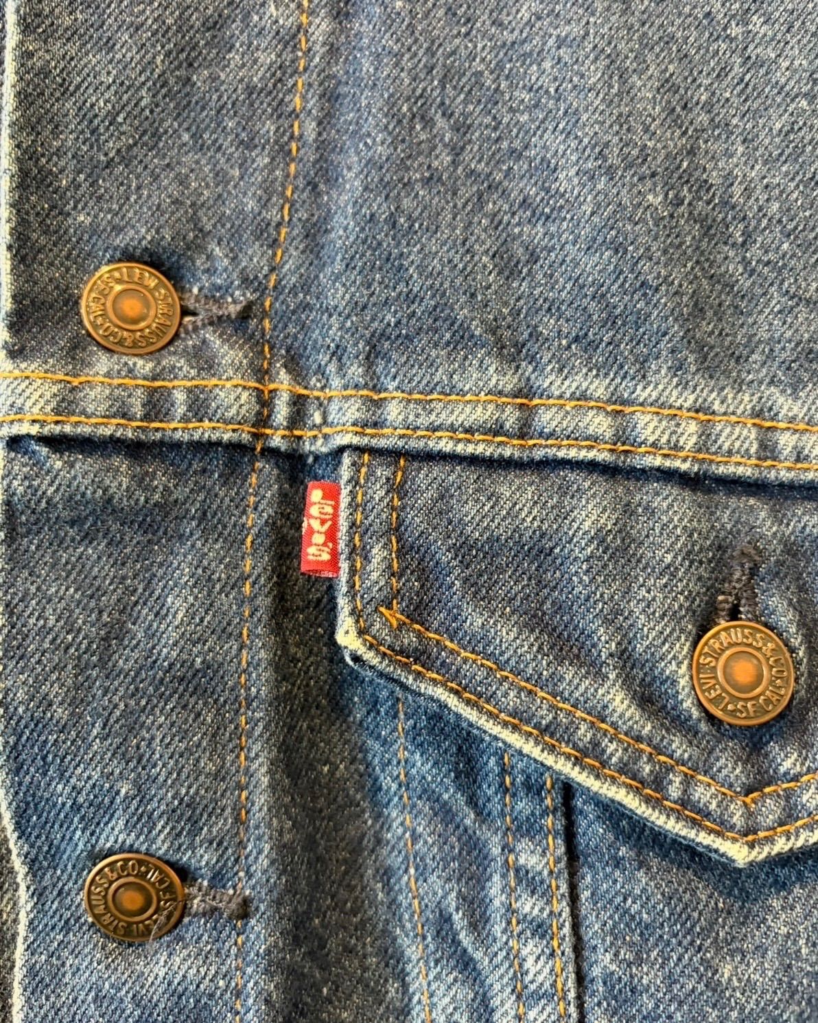 80〜90's Levi's 70506-0217-Denim Jacket-(size 42)Made in U.S.A.