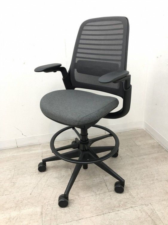 【中古品】スチールケース 可動肘付シリーズ1 ハイチェア ブラック