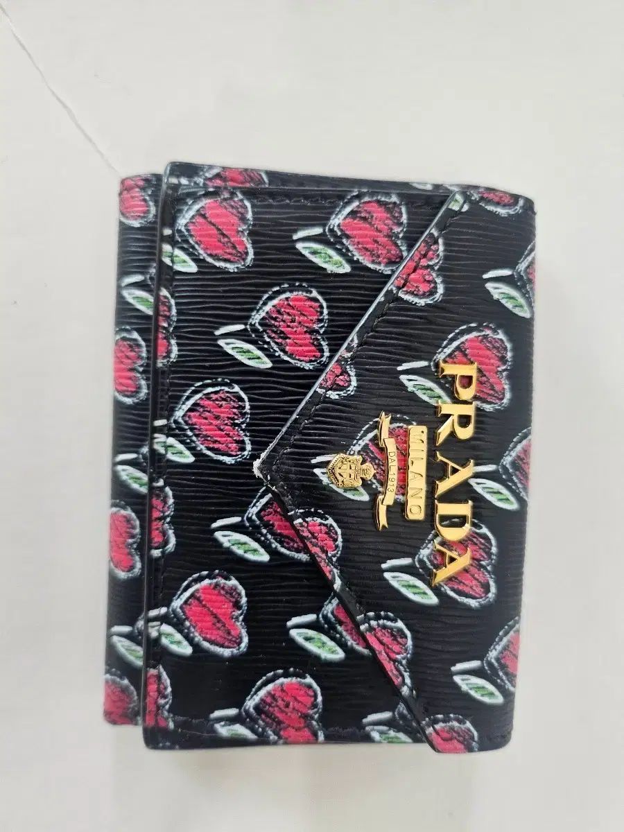PRADA プラダ 二つ折り財布