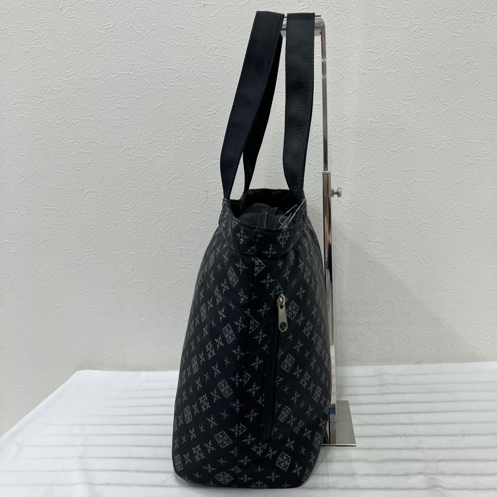 【美品】デイリーラシット　トートバッグ　ロゴ柄　肩掛け大容量　ナイロン　ブラック 4495 Daily russet デイリーラシット トートバッグ ブラック 黒