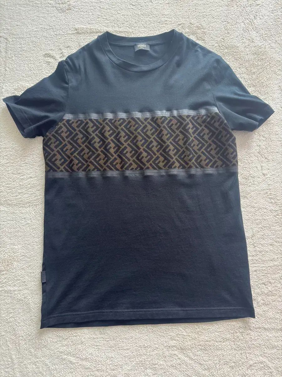 新品 FENDI フェンディ Tシャツ 商品出品