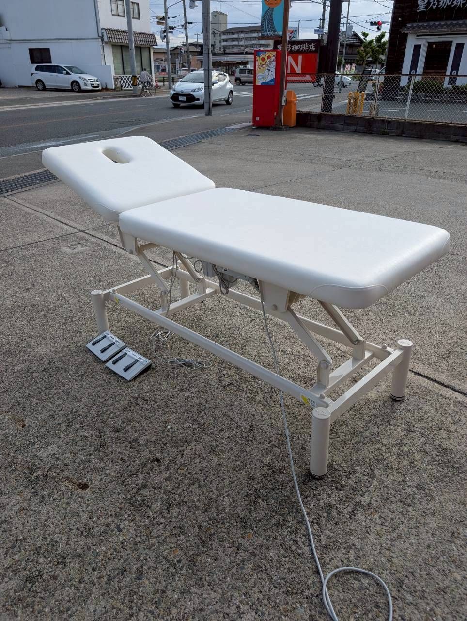 【姫路引取限定】LINAK リナック　電動昇降式　マッサージベッド　診察台　スパーク　TB-261　J11331　CA30　エステサロン　整体院　マッサージ　クリニック　医療用ベッド　リハビリ機器　2606【O】
