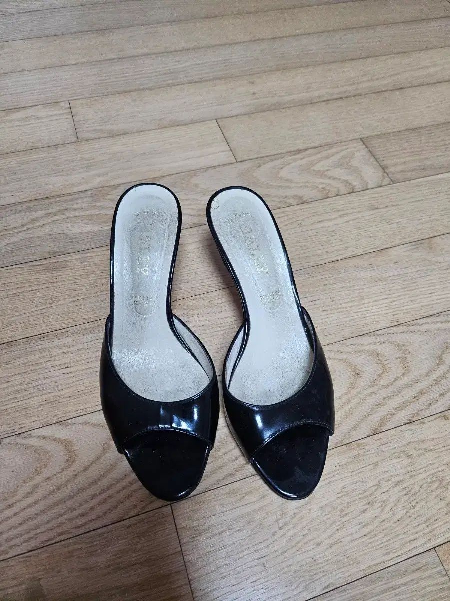 バリー正規品 230