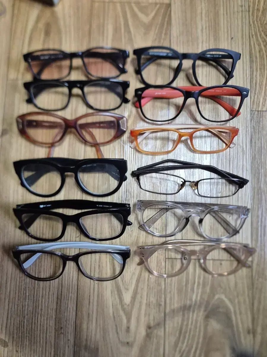 様々なデザイン メガネフレーム ウール コレクション 12個