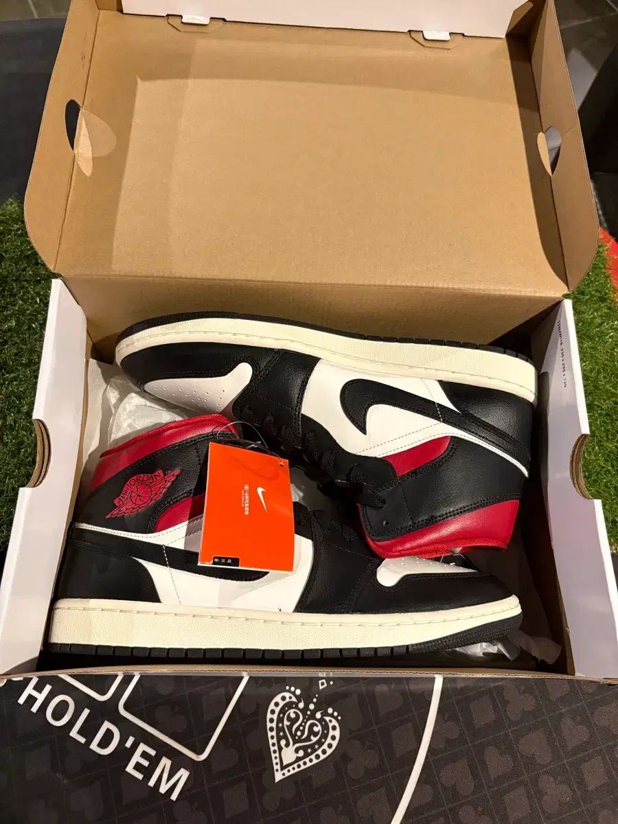 新品/w285 NIKE ジョーダン1 ミッド ブラック ジムレッド