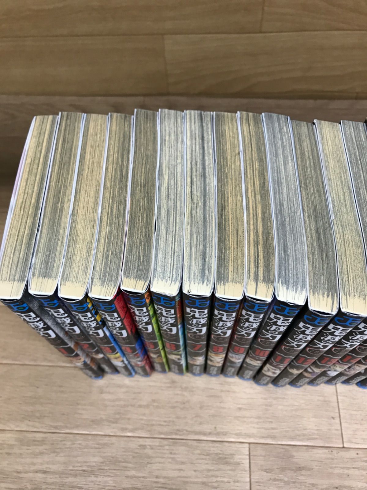 ☆鬼滅の刃 1～23巻 全巻＋関連本3冊 全巻コミックセット 《IU08F