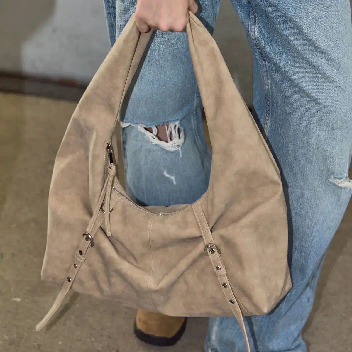 フィシア ベルト付き HOBO BAG サンドベージュ