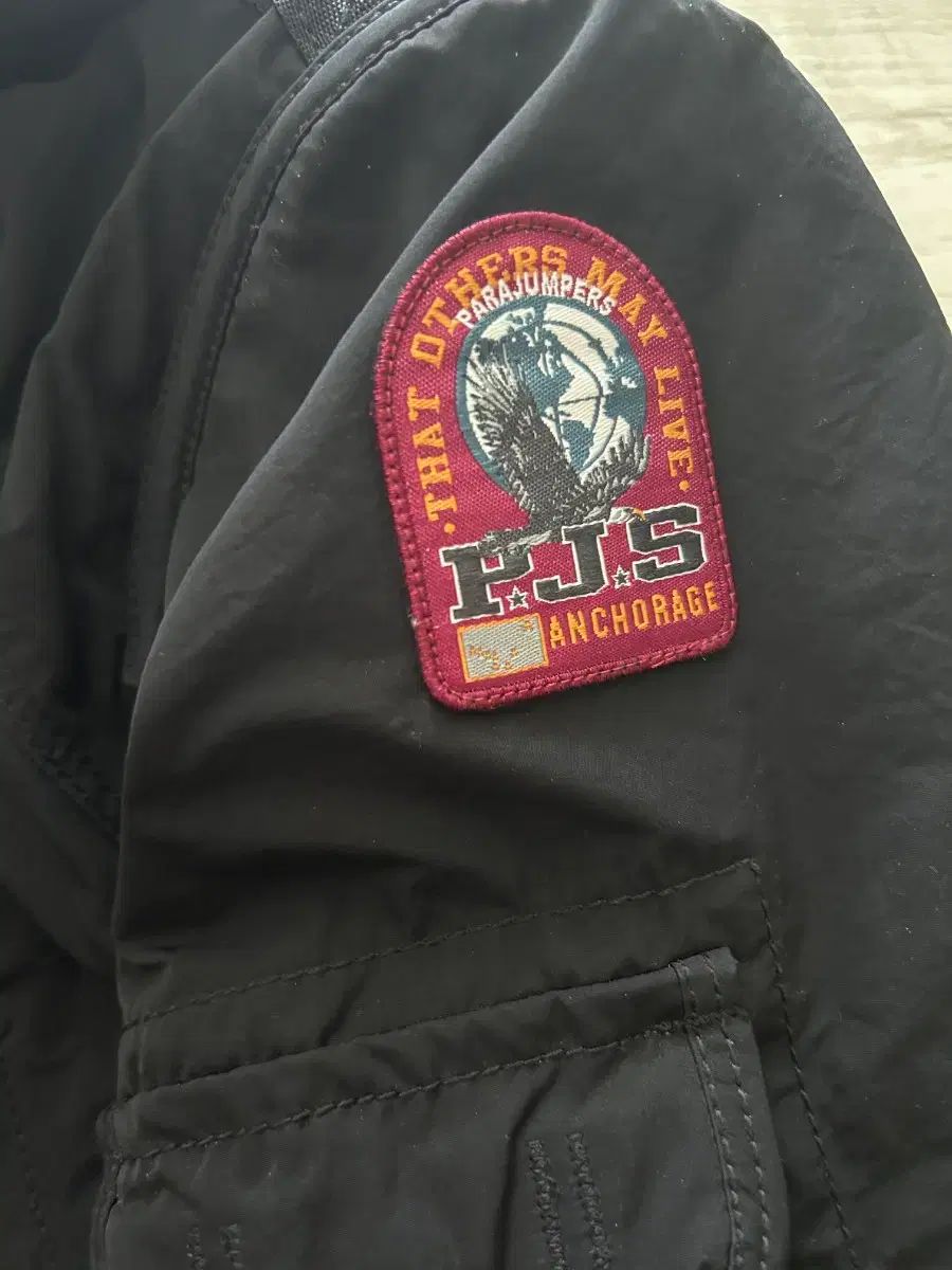 PARAJUMPERS パラジャンパーズ ウィンドブレーカー 出品 PARAJUMPERS パラジャンパーズ ウィンドブレーカー 出品