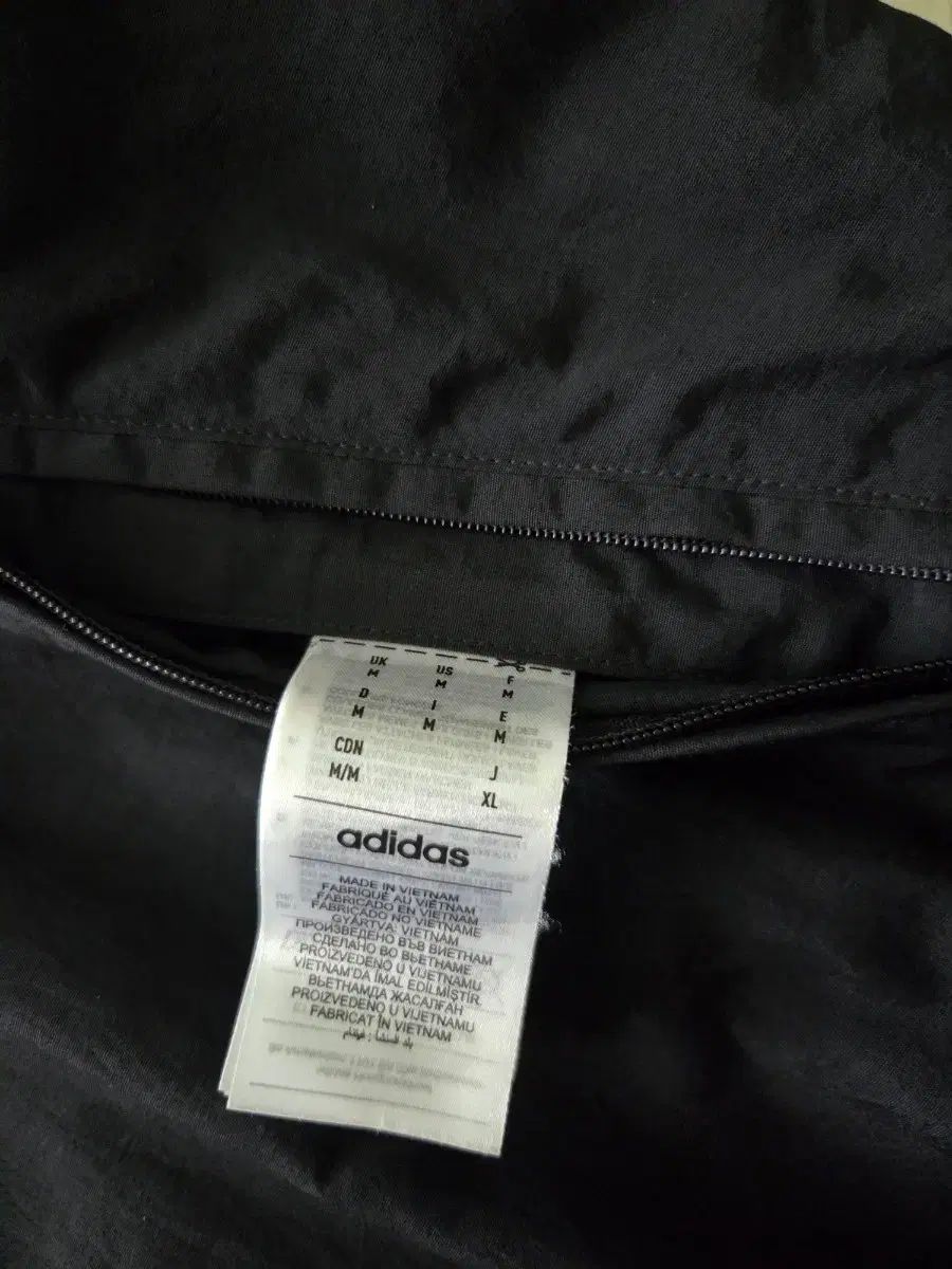 アディダス イアン ライト ジャケット 出品