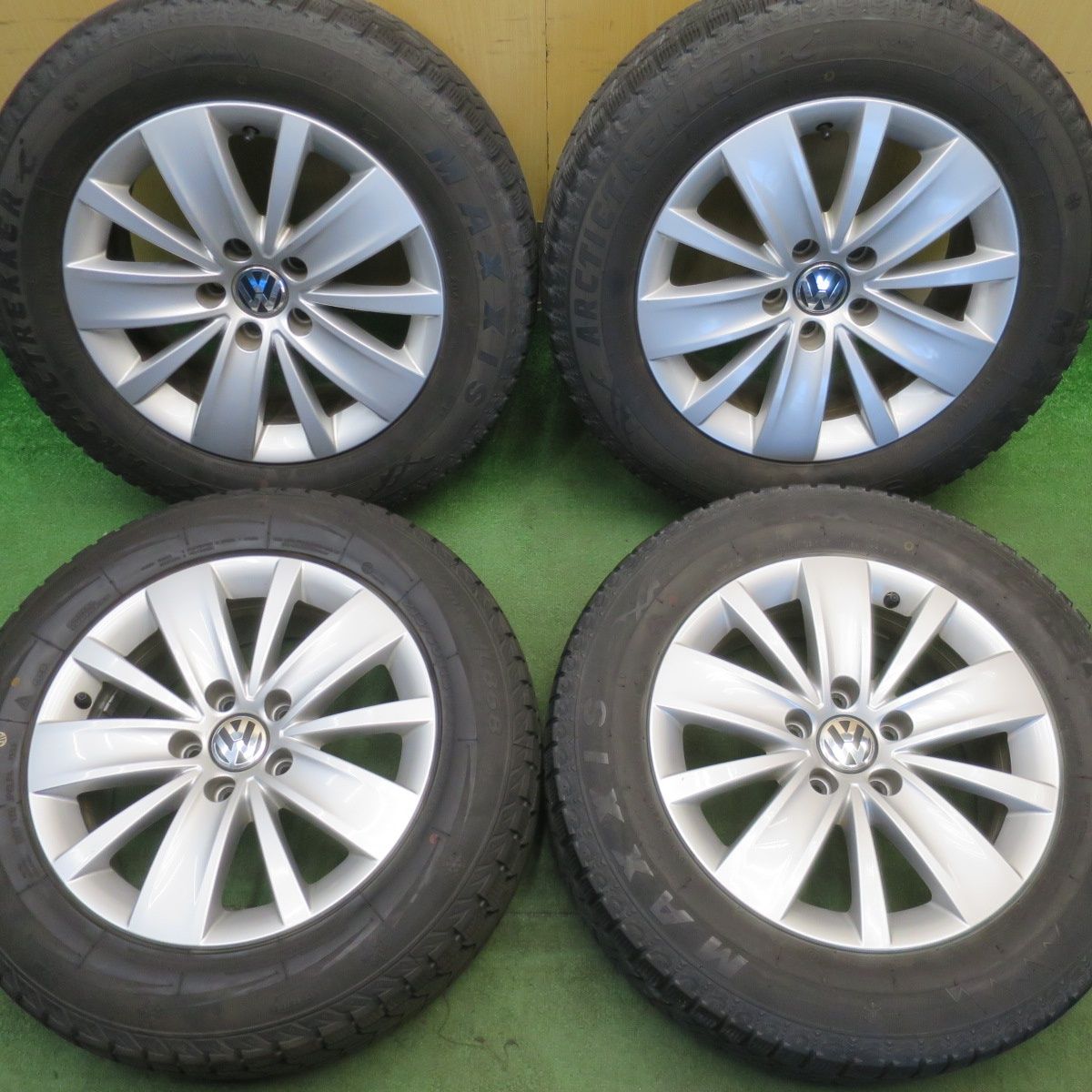 バリ溝！キレイ！9.5分★ワーゲン シャラン 純正 215/60R16 スタッドレス アイリンク ウインター IL868 マキシス アークティックトレッカー 16インチ PCD112/5H★6051903NJス