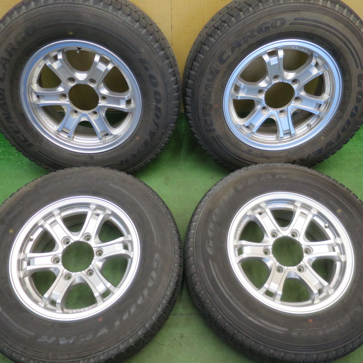 バリ溝！キレイ！9.5分★KEELER FORCE 195/80R15 107/105L スタッドレス グッドイヤー アイスナビ CARGO キーラー フォース 15インチ PCD139.7/6H★6051902NJス