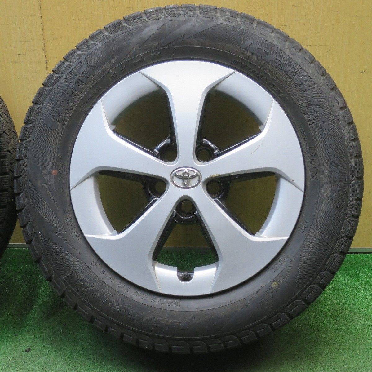 バリ溝！8.5分☆トヨタ 30系 プリウス 純正 195/65R15 スタッドレス 