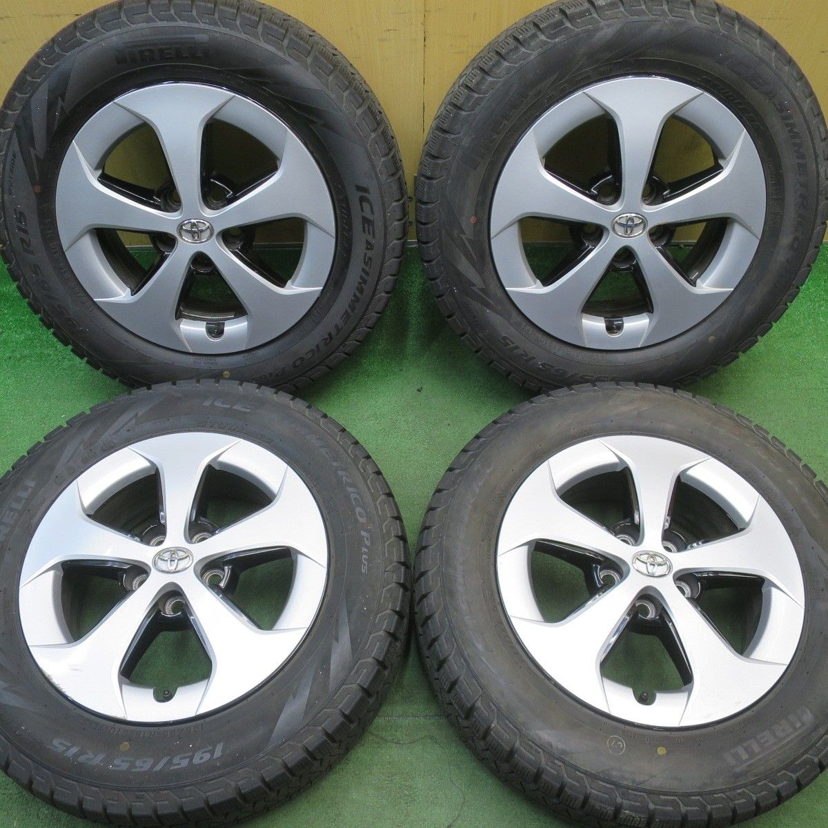 バリ溝！8.5分★トヨタ 30系 プリウス 純正 195/65R15 スタッドレス ピレリ アイスアシンメトリコ プラス 15インチ PCD100/5H★6051905NJス