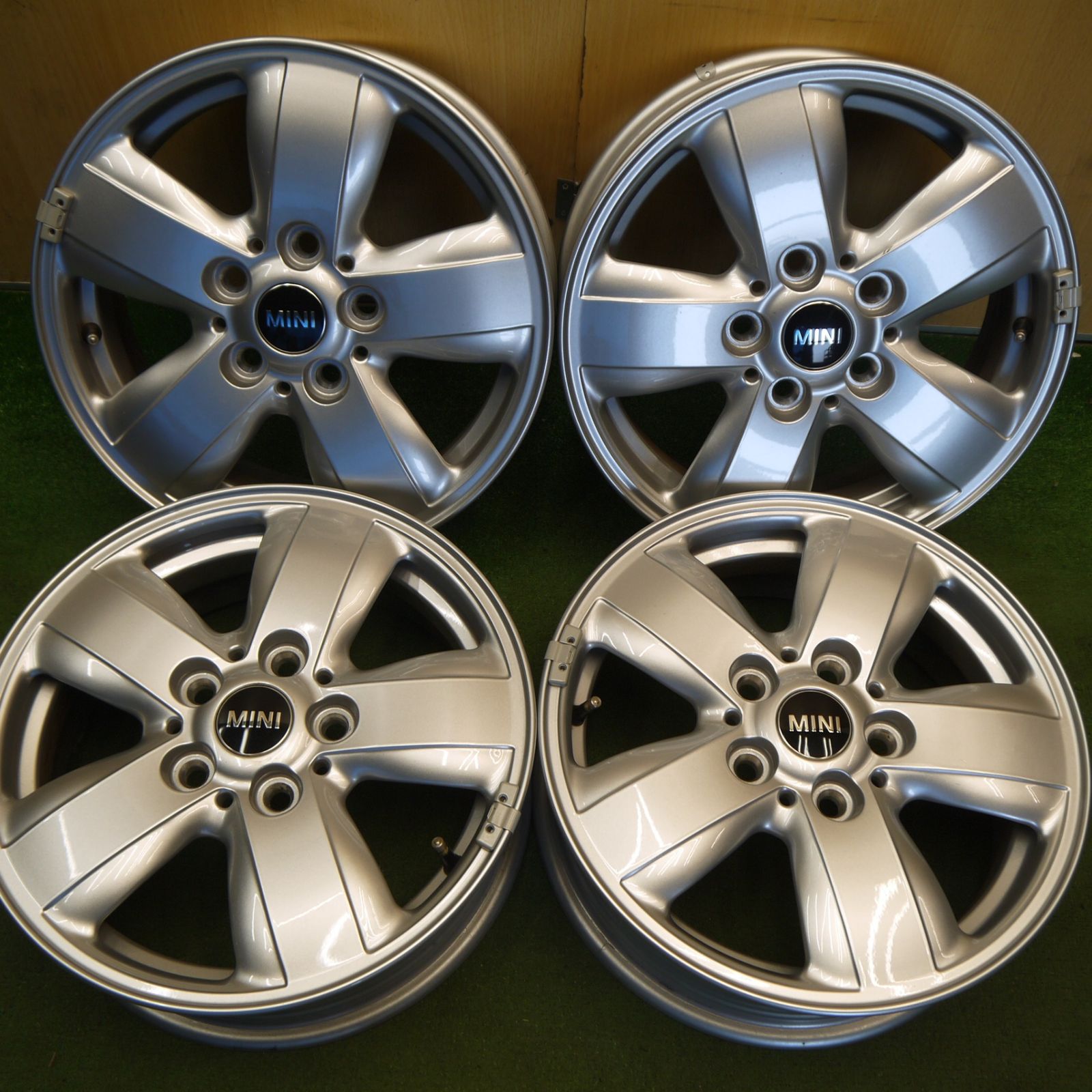 [送料無料] キレイ★MINI ミニ F55 F56 純正 ホイール 15インチ 15×5.5J PCD114.3/5H★6052504Hホ