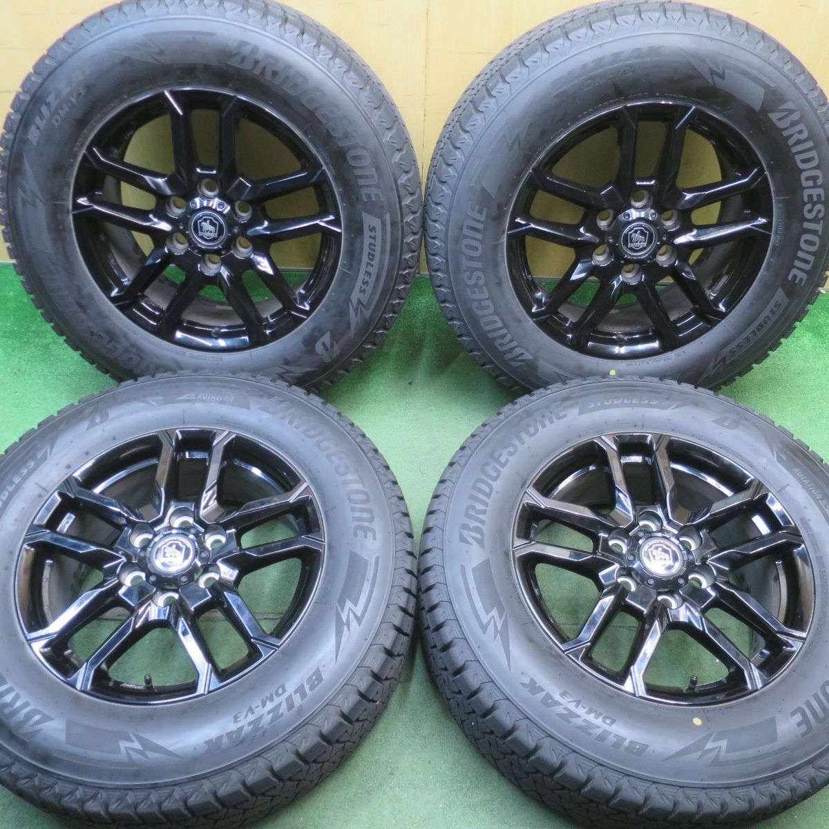 バリ溝！24年！9.5分☆スタッドレス 265/65R18 ブリヂストン 
