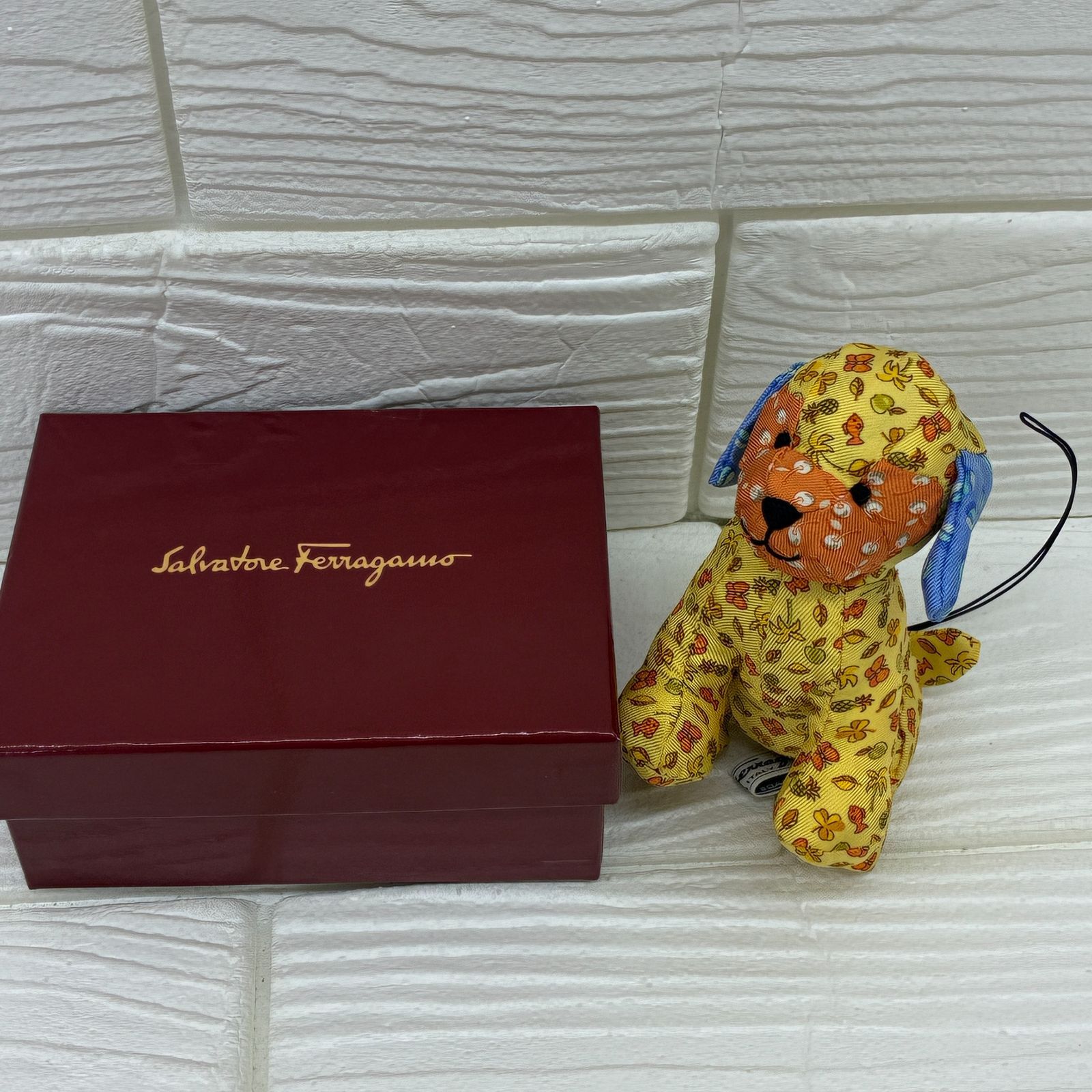 S949 Ferragamo フェラガモ シルク ドッグ 犬 キーホルダー チャーム ストラップ Salvatore Ferragamo 264668176