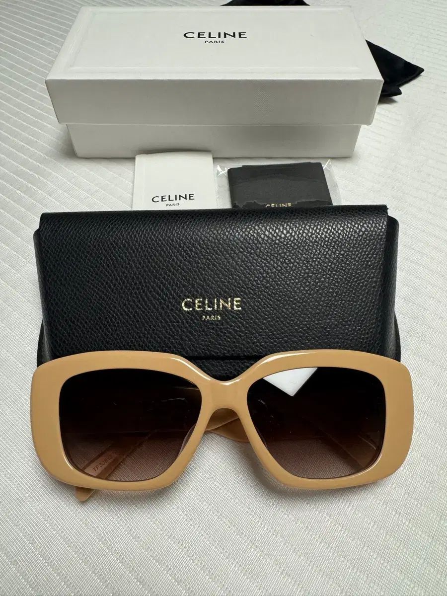 アン・ユジン(AN YUJIN)着用))セリーヌ(Celine セリーヌ) トリ(ツリー)オンフ 04 サングラス(サングラス) ベージュ(定価73万)
