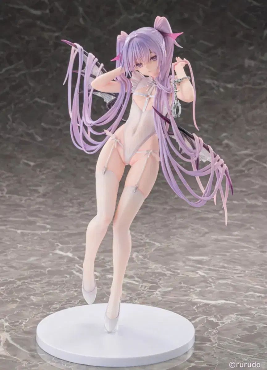 ルル・ハンドカフス出品