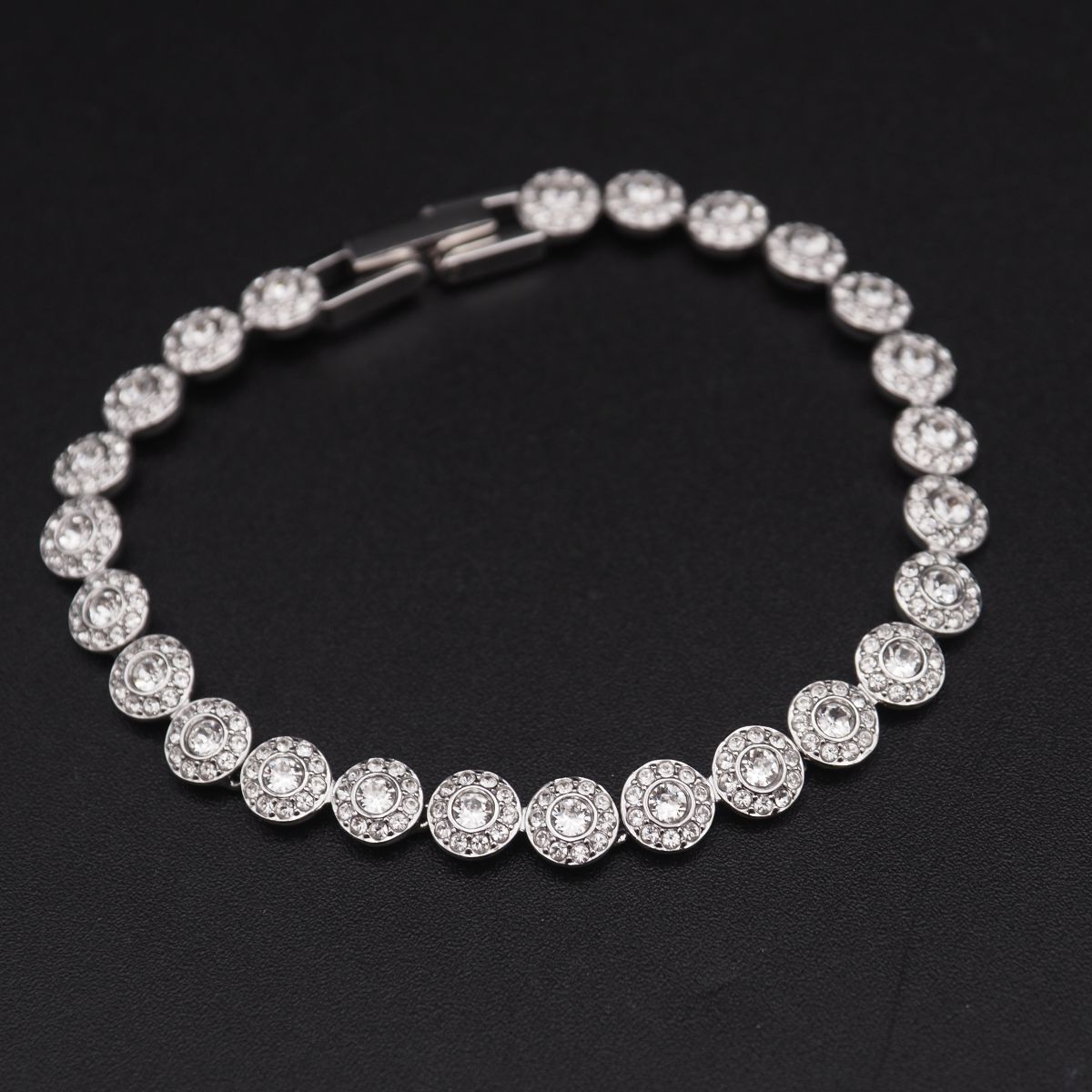 X493 スワロフスキー SWAROVSKI クリスタル ブレスレット シルバーカラー デザイン