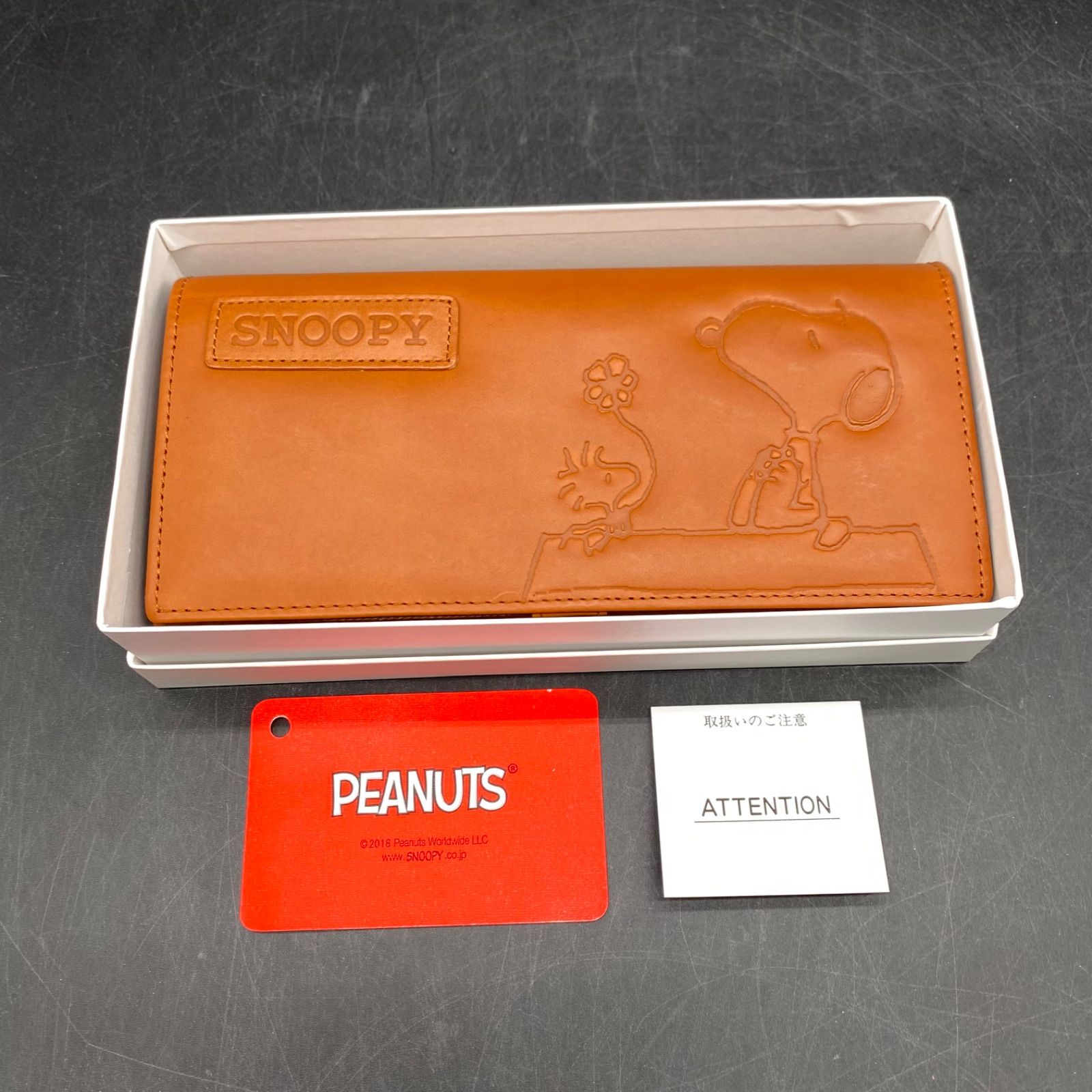 ?252【未使用】PEANUTS ピーナッツ SNOOPY スヌーピー 長財布 天然皮革