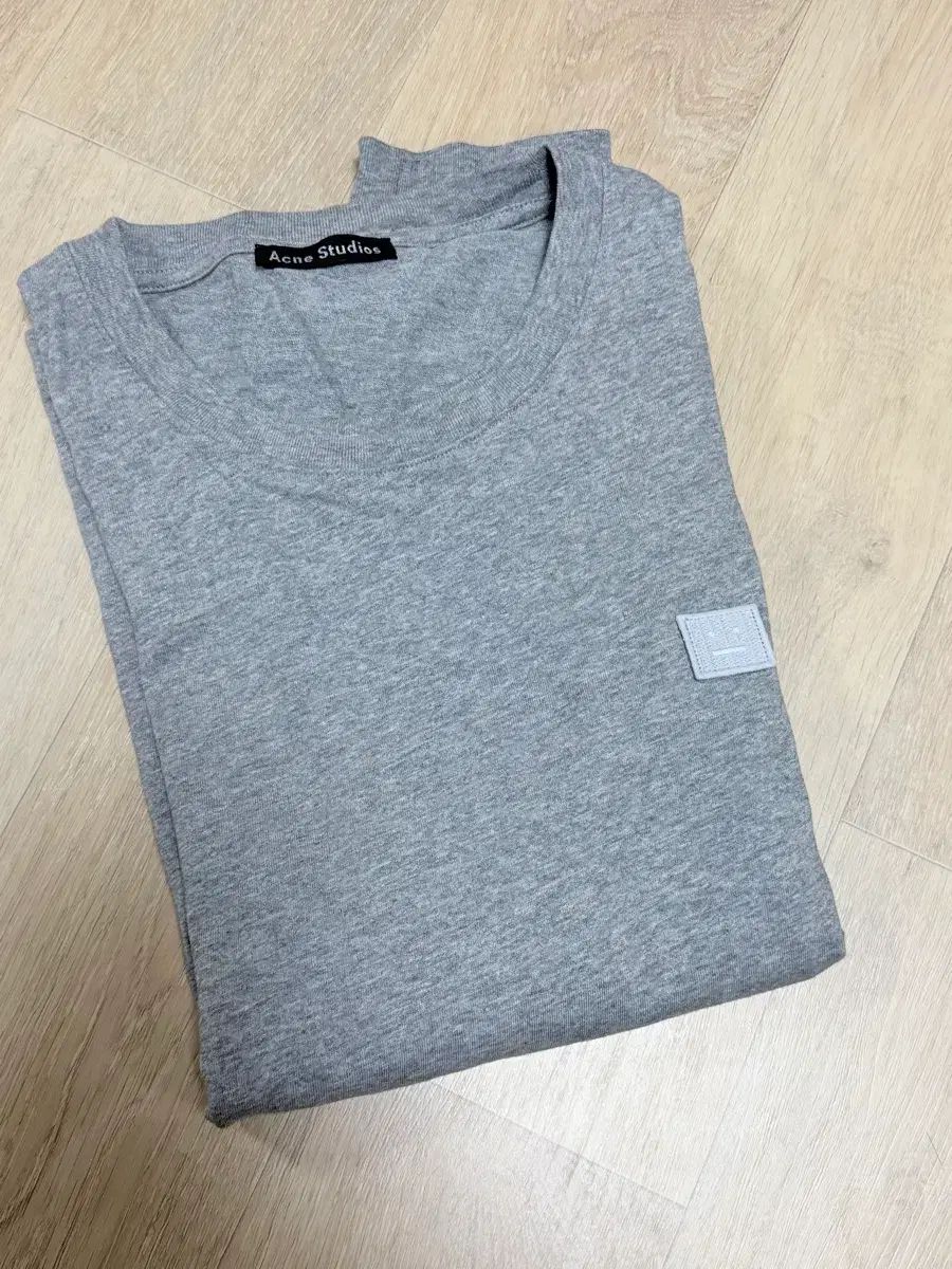 Acne Studios アクネストゥディオズ 長袖Tシャツ